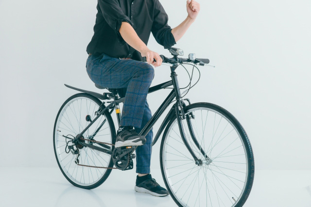 自転車に乗る人